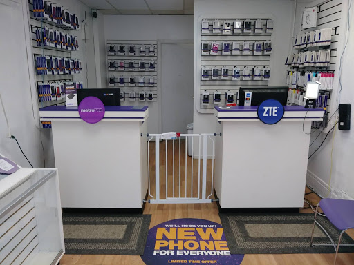 Cell Phone Store «MetroPCS Authorized Dealer», reviews and photos, 171 School St, Bristol, CT 06010, USA