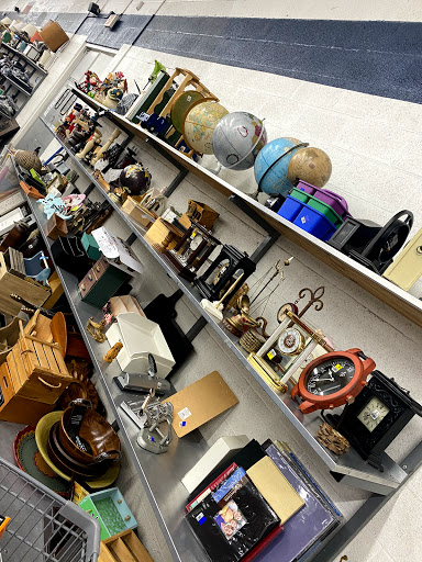 Thrift Store «Valley Thrift Store», reviews and photos, 2085 E Valley Pkwy, Escondido, CA 92027, USA