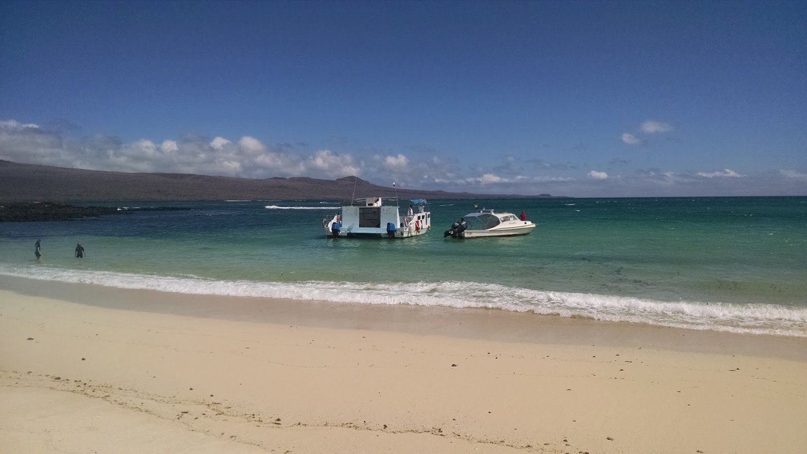 Φωτογραφία του Playa El Manglecito με φωτεινή άμμος επιφάνεια