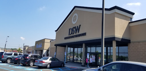 Shoe Store «DSW Designer Shoe Warehouse», reviews and photos, 2485 Richmond Ave, Staten Island, NY 10314, USA