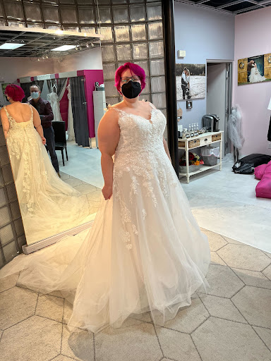 Bridal Shop «Strut Bridal Salon - Sizes 12+», reviews and photos, 226 W Southern Ave, Tempe, AZ 85282, USA