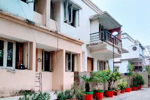 KALGI Paying Guest & Room for Rent - Boys PG with Food and Free Laundry Services in Adajan - Surat image