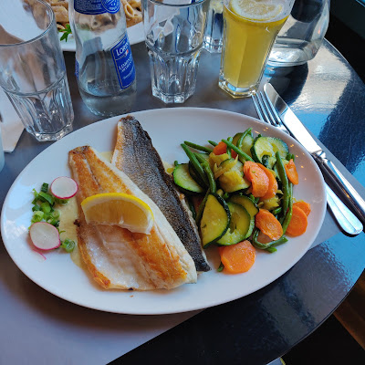Le 99 Café à Paris