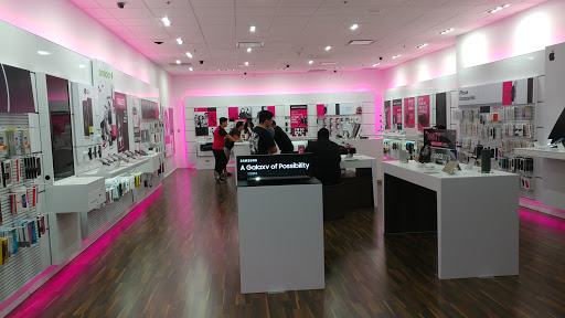 Cell Phone Store «T-Mobile», reviews and photos, 16923 Sierra Lakes Pkwy #111, Fontana, CA 92663, USA