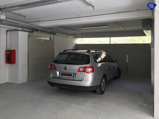 Parcheggio Sgambati Box auto in vendita e posti auto in abbonamento mensile.