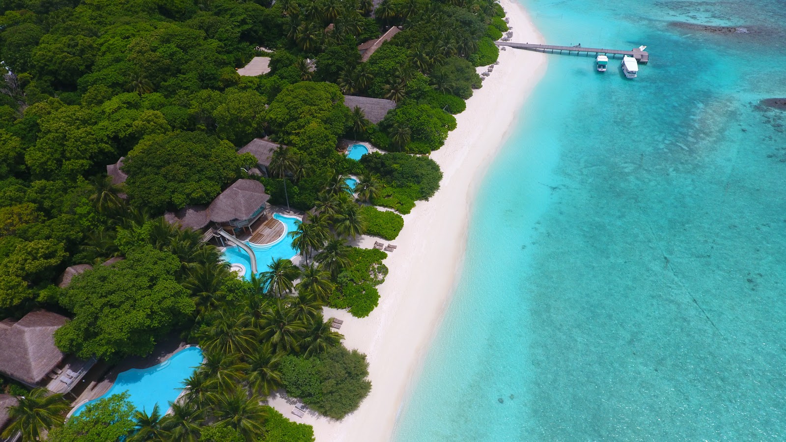 Foto av Stranden på Hedufuri Island med lång rak strand