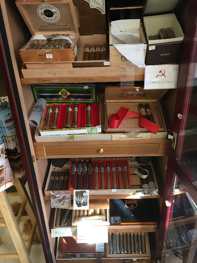 Tobacco Shop «Kittery Discount Smoke Shop», reviews and photos, 99 State Rd, Kittery, ME 03904, USA