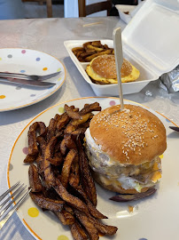 Plats et boissons du Restaurant de hamburgers Les Délices de Féli à Ommoy - n°3