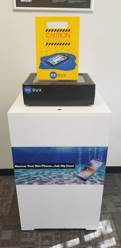 Cell Phone Store «Verizon Authorized Retailer - A Wireless», reviews and photos, 2002 N Riverside Ave #103, Rialto, CA 92377, USA