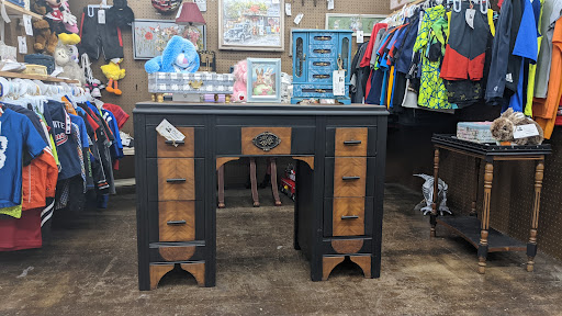 Outlet Mall «Finders Keepers Traders Outlet Mall», reviews and photos, 740-784 Chelsa Dr, Madisonville, KY 42431, USA