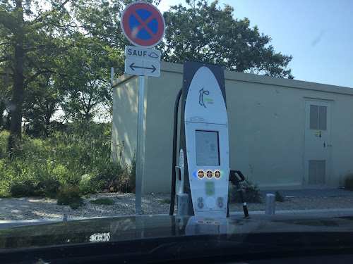 Borne de recharge de véhicules électriques IECharge Station de recharge Carquefou