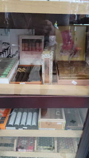 Tobacco Shop «Keep Sake Smoke Shop», reviews and photos, 253 W Yosemite Ave, Manteca, CA 95336, USA