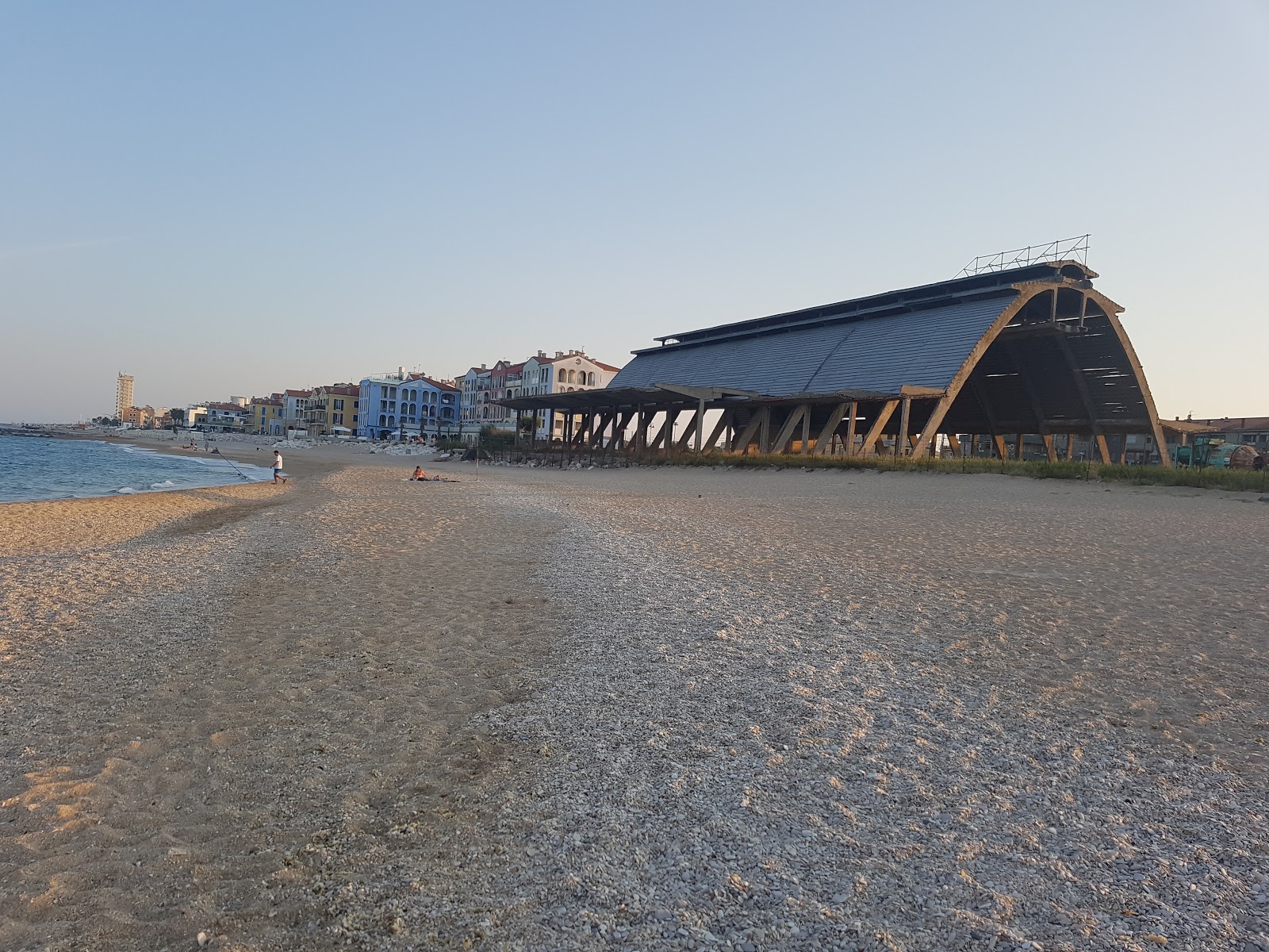 Spiaggia della Montecatini'in fotoğrafı - rahatlamayı sevenler arasında popüler bir yer