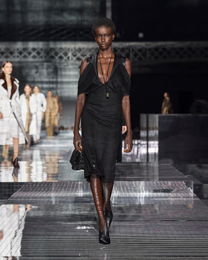 Clothing Store «Burberry Outlet», reviews and photos, 8200 Vineyard Dr, Orlando, FL 32821, USA