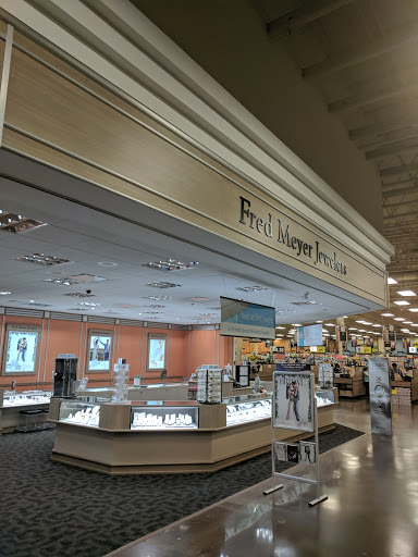 Grocery Store «Fred Meyer», reviews and photos, 3300 Portland Rd, Newberg, OR 97132, USA