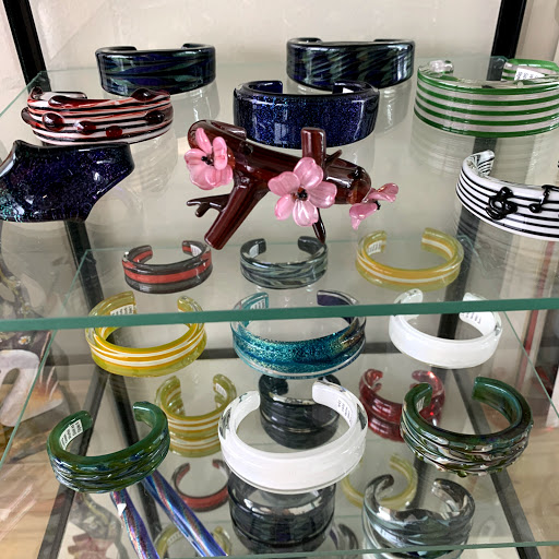 Gift Shop «Headventure Smoke Shop», reviews and photos, 2359 Plainfield Rd #2, Crest Hill, IL 60403, USA