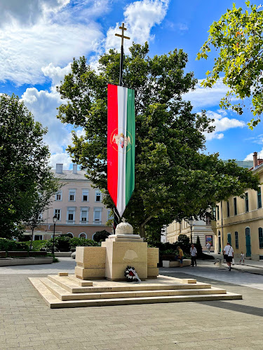 Értékelések erről a helyről: Országzászló tér Trianon emlékmű, Székesfehérvár - Parkoló