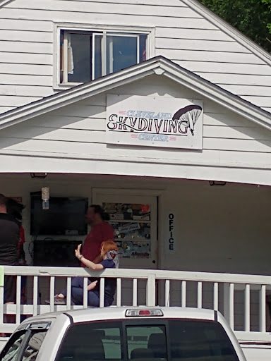 Skydiving Center «Cleveland Skydiving Center», reviews and photos, 15199 Grove Rd, Garrettsville, OH 44231, USA