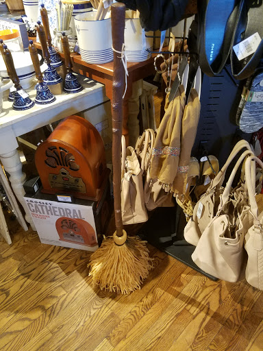 American Restaurant «Cracker Barrel Old Country Store», reviews and photos, 6055 Som Center Rd, Willoughby, OH 44094, USA