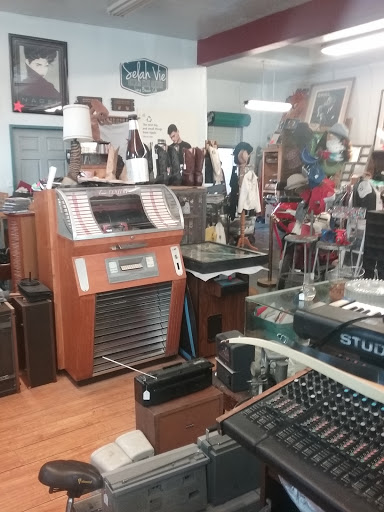 Thrift Store «Selah Vie Thrift and Trade», reviews and photos, 5296 Long Beach Blvd, Long Beach, CA 90805, USA