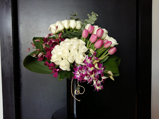 Flowers and strawberries – San Pedro Garza García