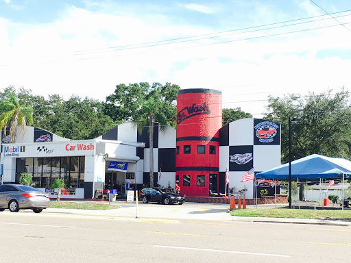 Kennedy's Finest Car Wash en Tampa