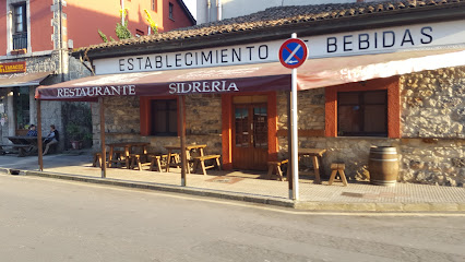 Los Arcos - Plaza Camila Beceña, 3, 33550 Cangas de Onís, Asturias, Spain