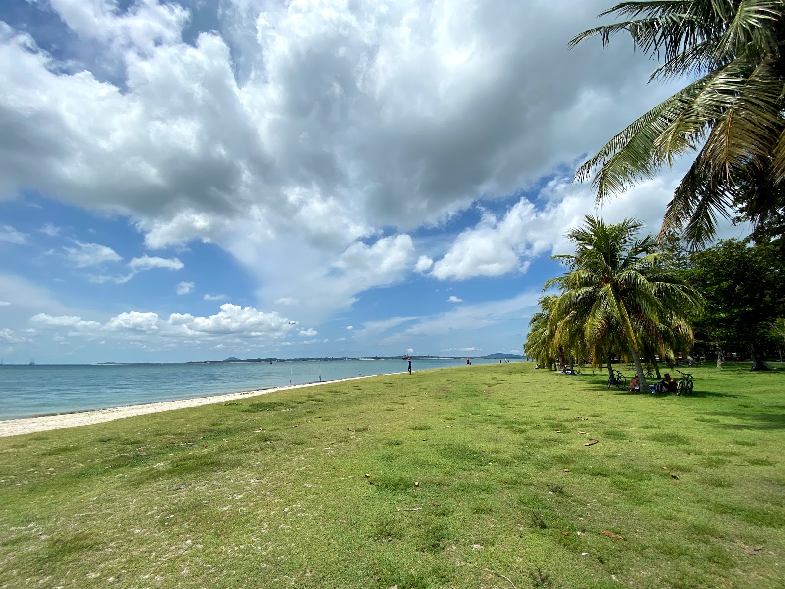 Foto de Changi Beach - lugar popular entre os apreciadores de relaxamento