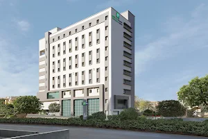 Holiday Inn Express Ahmedabad Prahlad Nagar, an IHG Hotel image