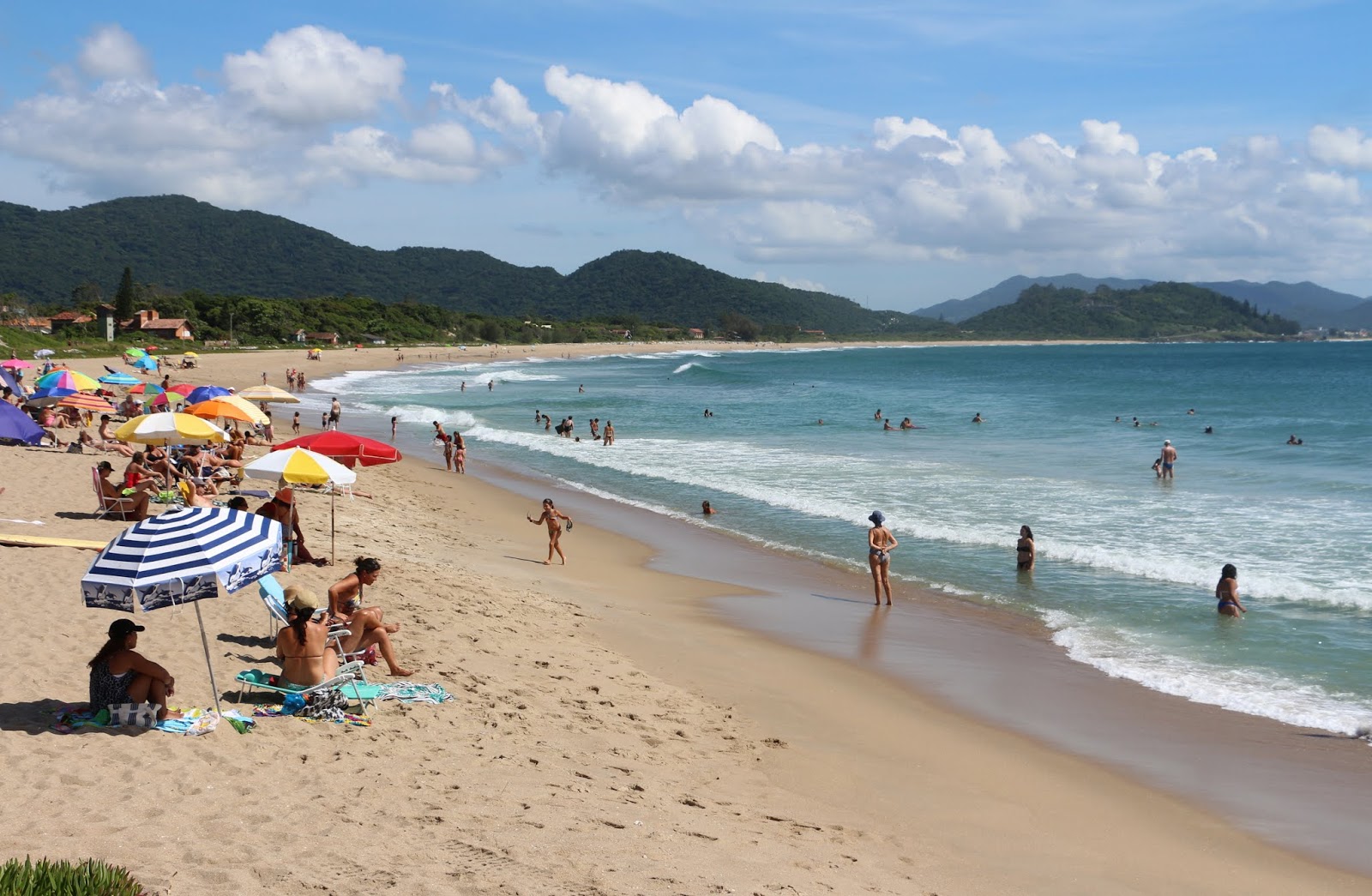 Zdjęcie Plaża Armação z powierzchnią jasny, drobny piasek