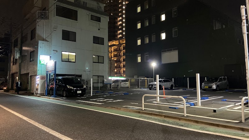 6-35 Higashigokenchō Parking