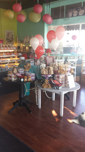 Bakery «Mulberries Cake Shop», reviews and photos, 2027 E Colfax Ave, Denver, CO 80206, USA