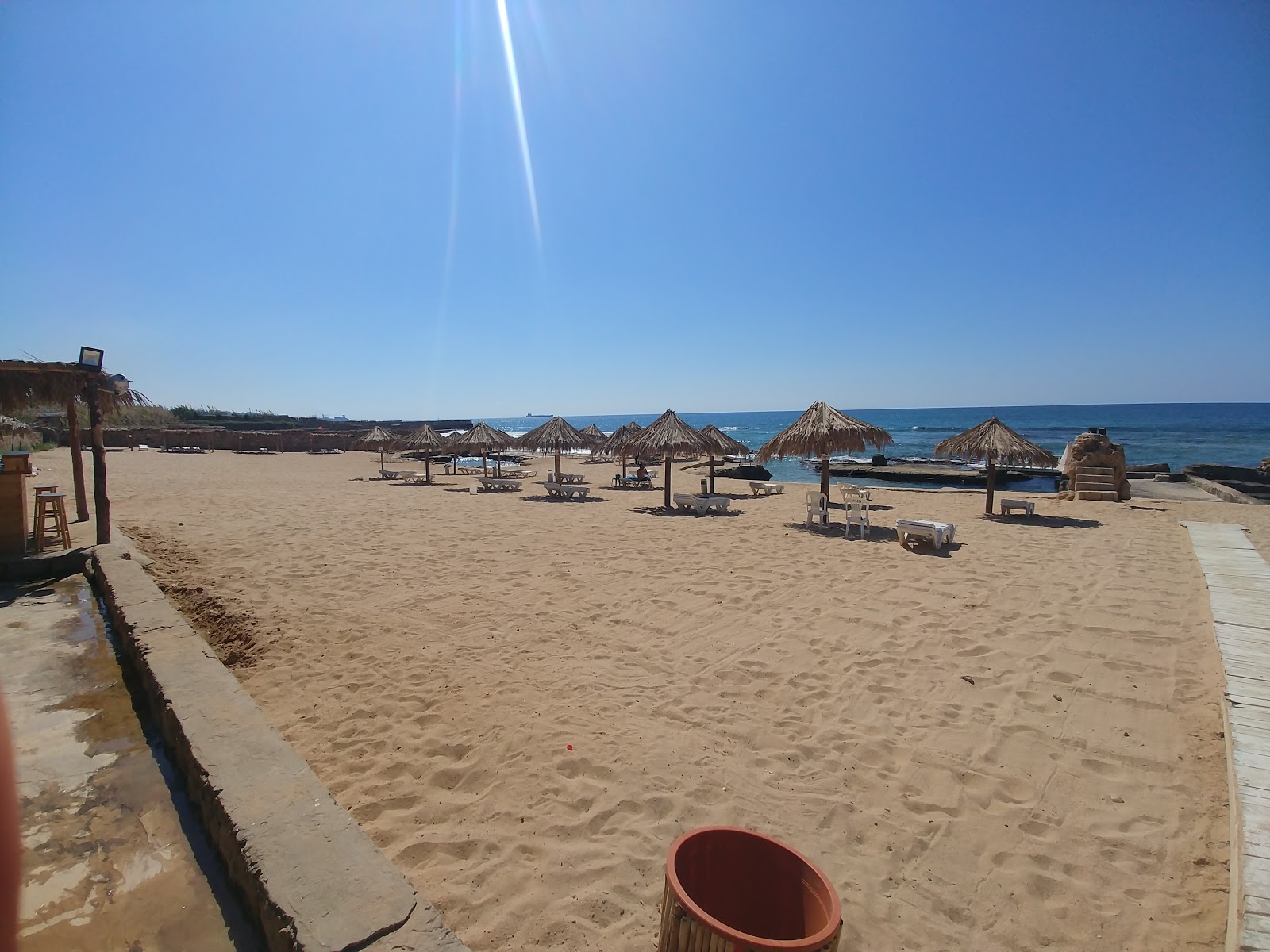 Foto von Jiyeh Beach mit geräumiger strand
