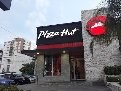 Pizza Hut Tiradentes - F3JC+2P9, Av. Tiradentes, Santo Domingo