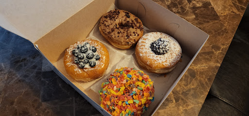 Donut Shop «Donut King», reviews and photos, 411 Middle St, Weymouth, MA 02189, USA