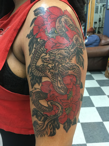 Tattoo Shop «Ink-N-Um Tattoo and Body Piercing», reviews and photos, 621 Burnham Ave, Calumet City, IL 60409, USA