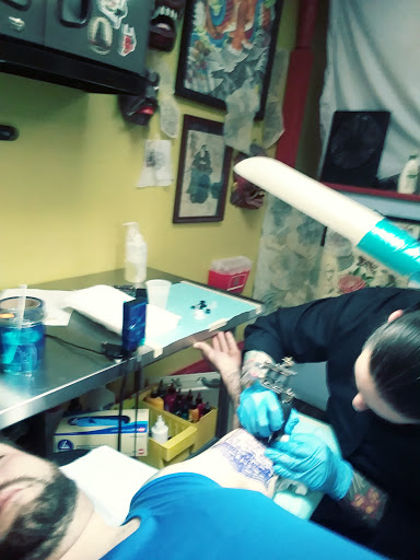 Artist «Horseshoes and Hand Grenades Tattoo», reviews and photos, 6 Center St, Chicopee, MA 01013, USA