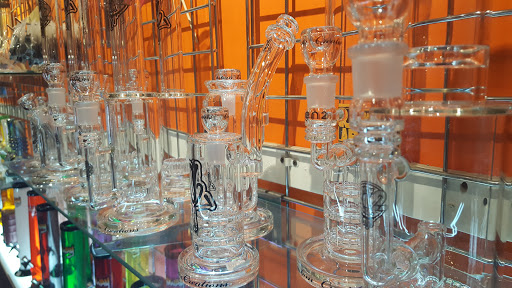 Tobacco Shop «Sweet Tooth Smoke Shop», reviews and photos, 2030 W Chicago Ave, Chicago, IL 60622, USA