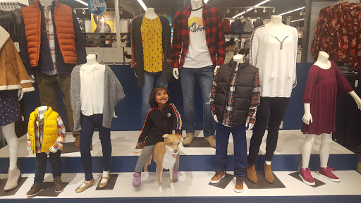 Clothing Store «Old Navy», reviews and photos, 1459 New Britain Ave, West Hartford, CT 06110, USA