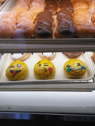 Donut Shop «A M Donuts», reviews and photos, 2439 S Grove Ave, Ontario, CA 91761, USA