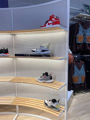 Clothing Store «Nike Lenox», reviews and photos, 3393 Peachtree Rd, Atlanta, GA 30326, USA