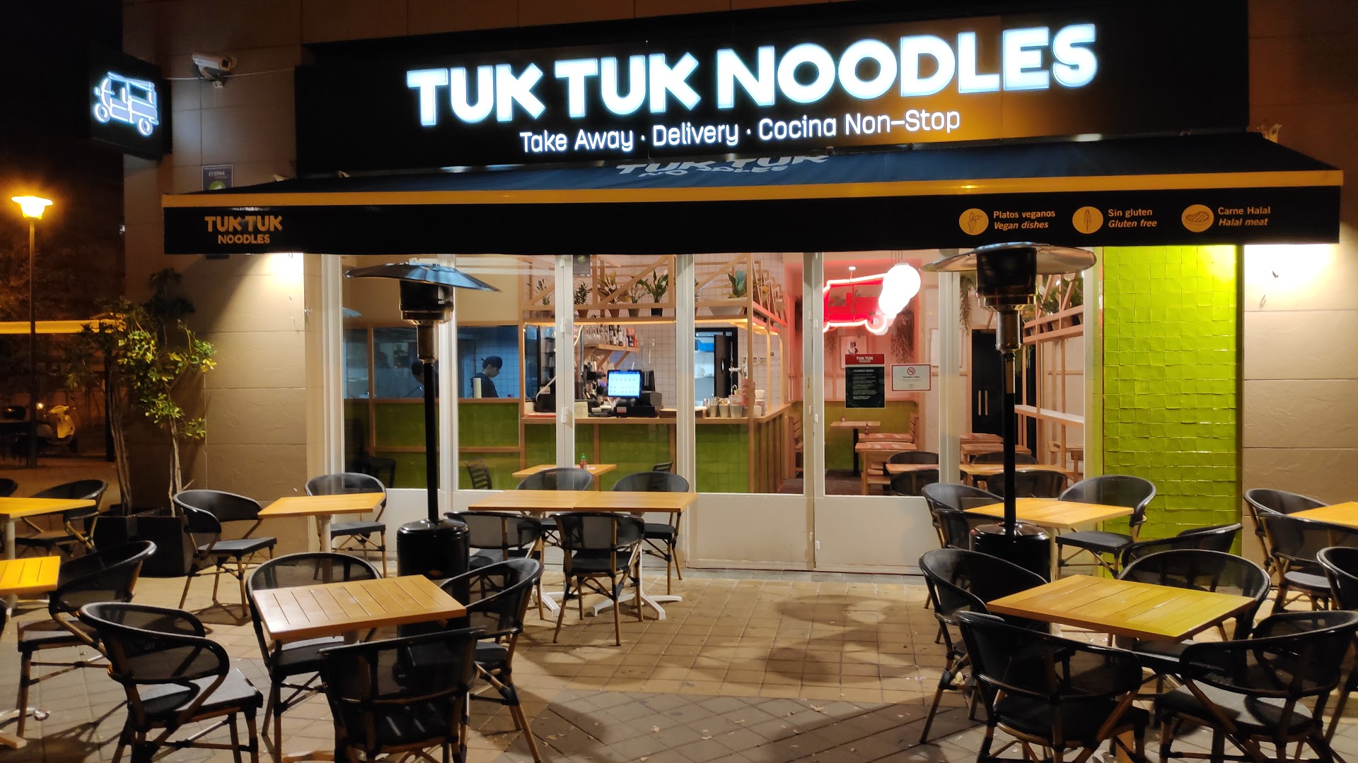 Tuk Tuk Noodles