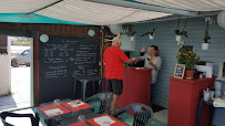 Atmosphère du Bar-restaurant à huîtres Le Bout Au Vent à Saint-Trojan-les-Bains - n°4