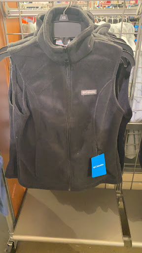 Sportswear Store «Columbia Sportswear Outlet Store», reviews and photos, 3170 Livermore Outlets Dr #420, Livermore, CA 94551, USA