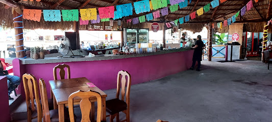 Tacos & Mariscos Guss Restaurant Bar en Puerto Pe� - Av. Emiliano Zapata & Calle 13, Ferrocarrilera, 83555 Puerto Peñasco, Son., Mexico