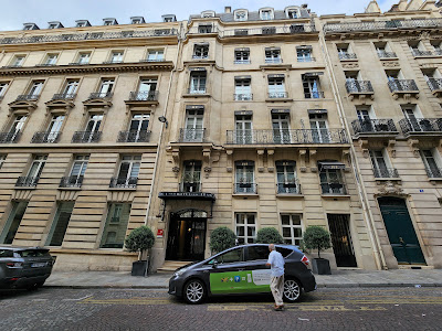 Hôtel François Iᵉʳ à Paris