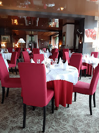 Atmosphère du Restaurant français Auberge de l'Ecluse à Cours-les-Barres - n°17