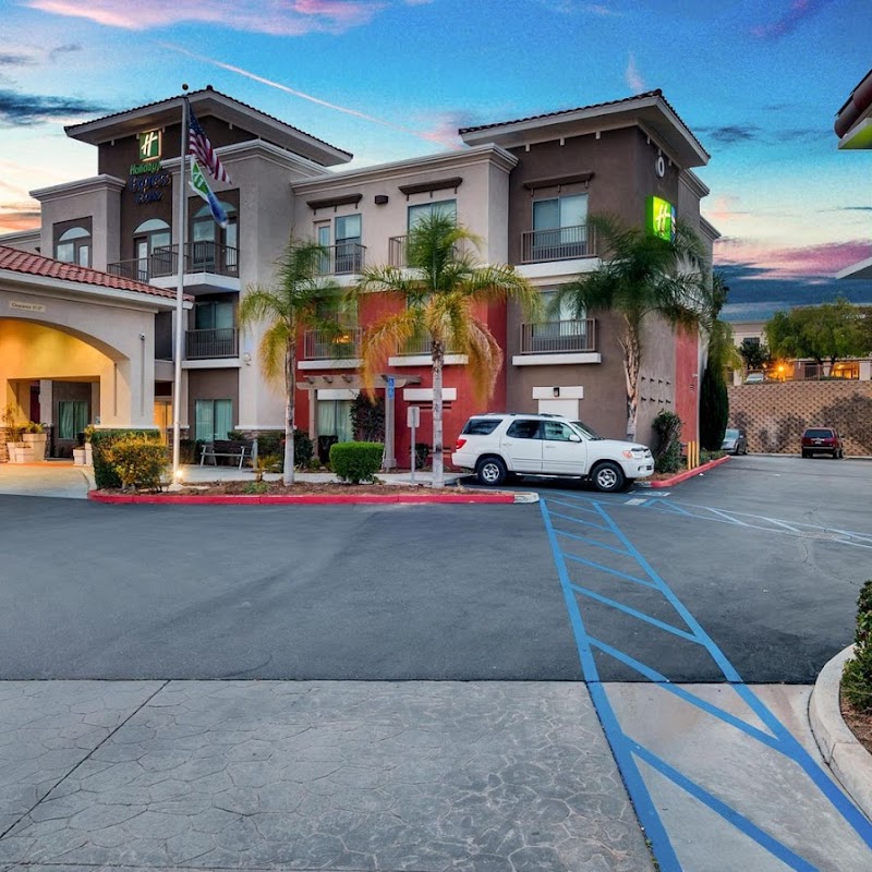 Holiday Inn Express & Suites Lake Elsinore, an IHG Hotel