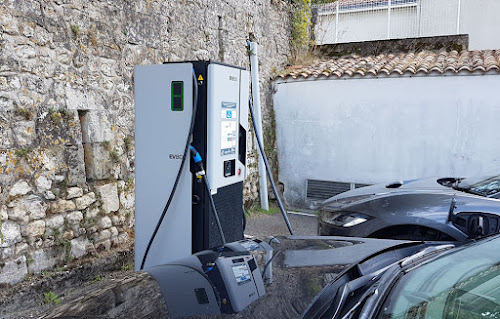 Borne de recharge de véhicules électriques MObiVE Station de recharge Mirambeau