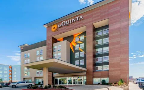 La Quinta Inn & Suites by Wyndham Oklahoma City Airport image